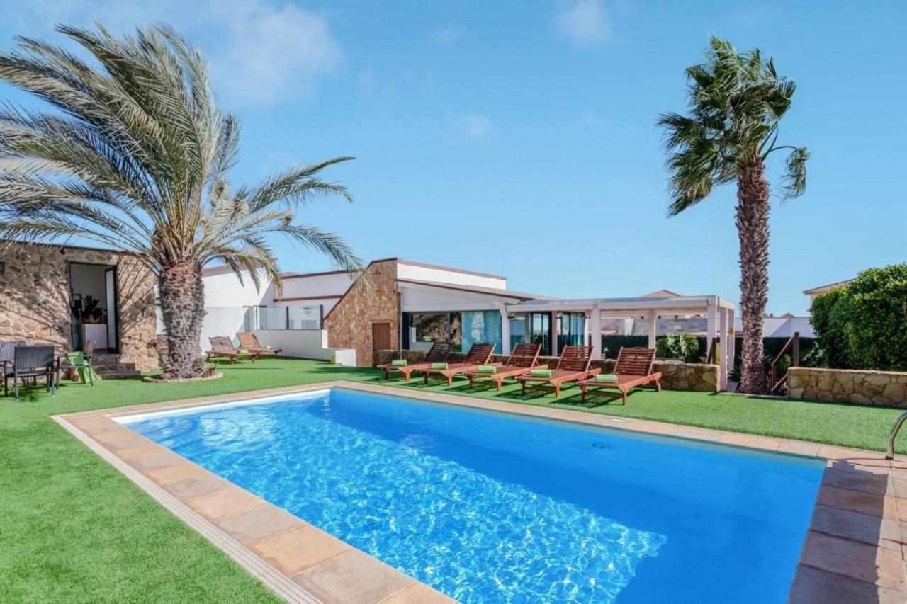 Villa Cobas Con Piscina Y Privada Triquivijate Exteriör bild