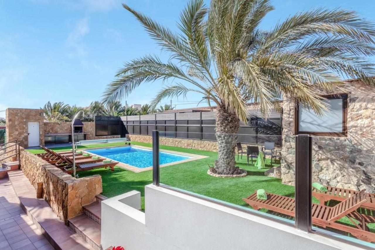 Villa Cobas Con Piscina Y Privada Triquivijate Exteriör bild