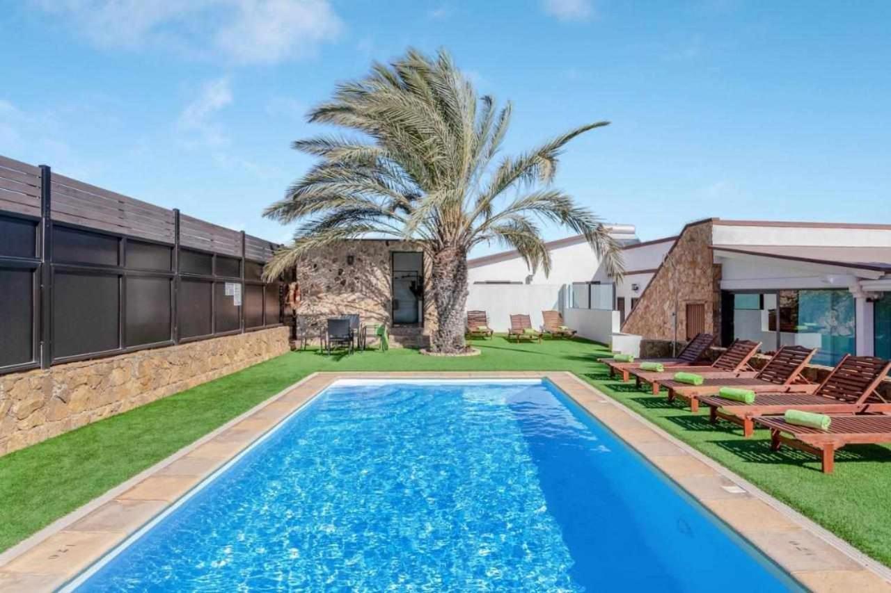 Villa Cobas Con Piscina Y Privada Triquivijate Exteriör bild